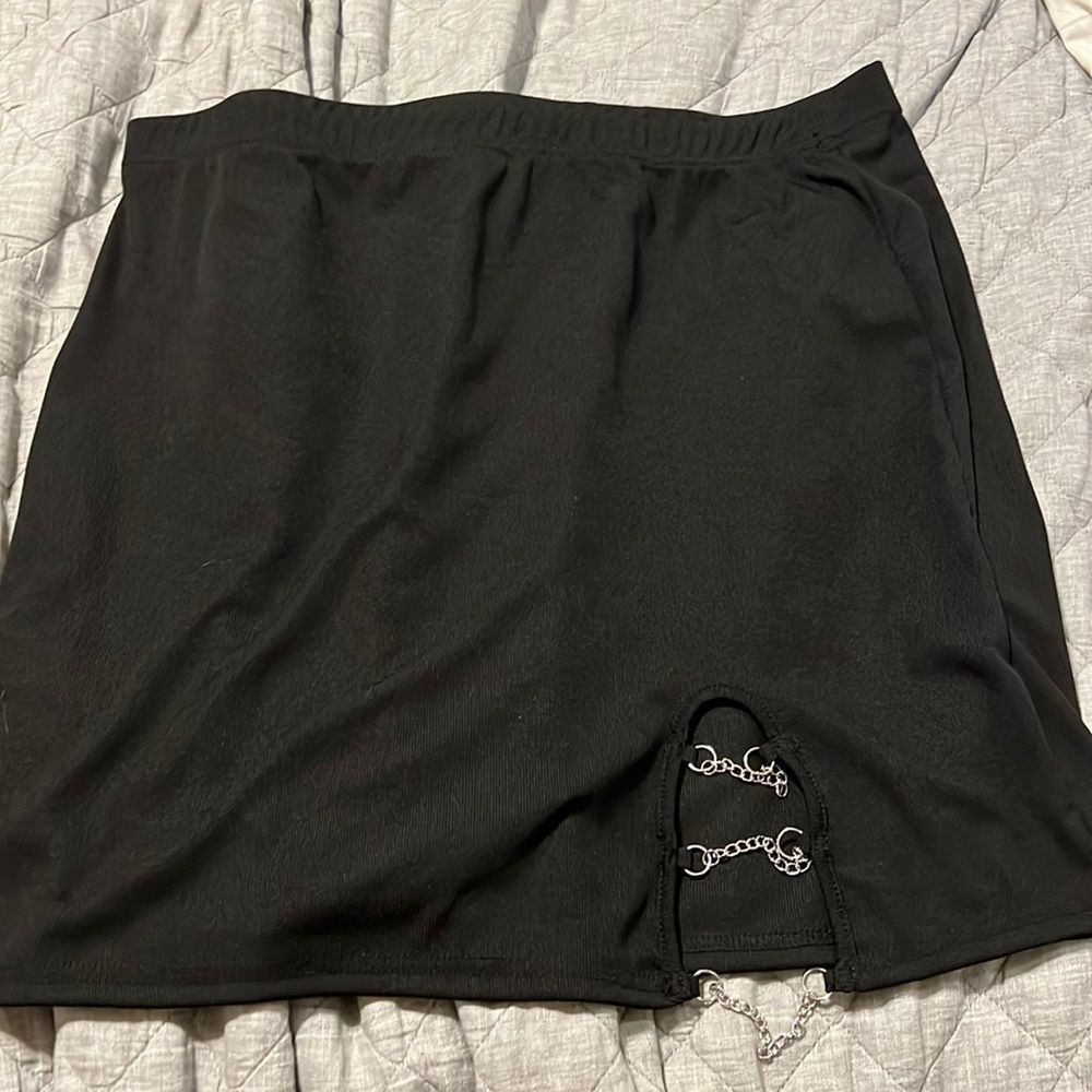 SHEIN Black mini skirt with chain detail 4X